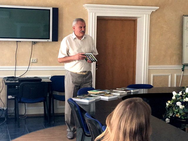 Професор Л.П. Царик презентує наукові напрацювання кафедри за останні кілька років